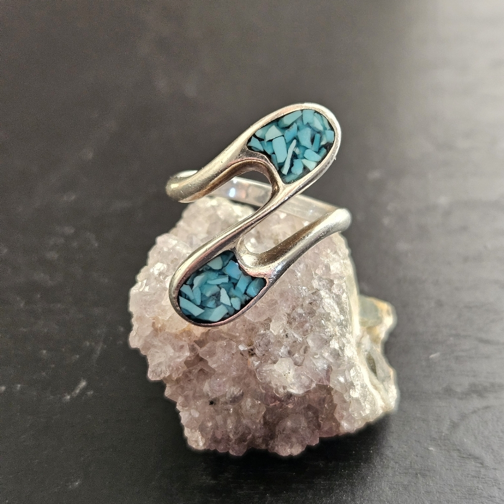 Vintage Sterling Silver Native Turquoise Ring - Picture 3 of 9